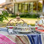 Le Grand Cedre Bed & Breakfast 5*