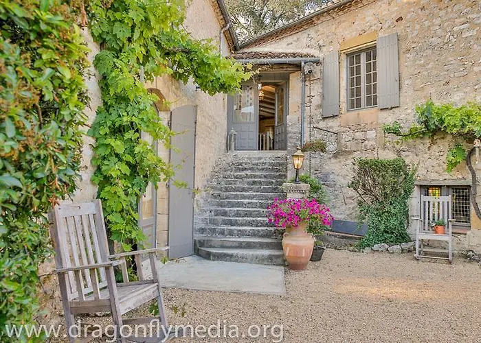 Le Grand Cedre Lolme